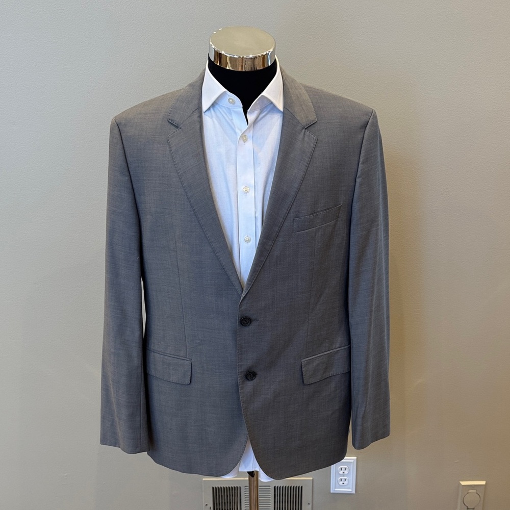 Hugo Boss mens 44R gray solid 2-button 100% wool Guabello fabric suit jacket EUC